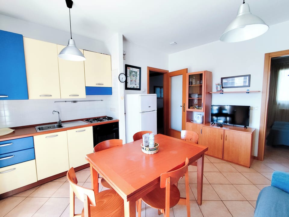 Apartment, 2 Bedrooms, Balcony, City View | Interior