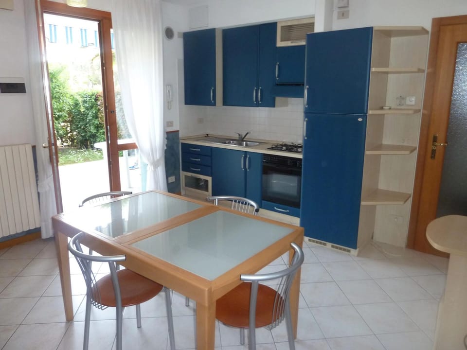 Apartment, 2 Bedrooms, Balcony, City View | Interior