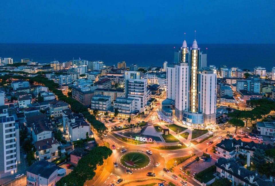 Apartment, 2 Bedrooms, Balcony, City View | Aerial view