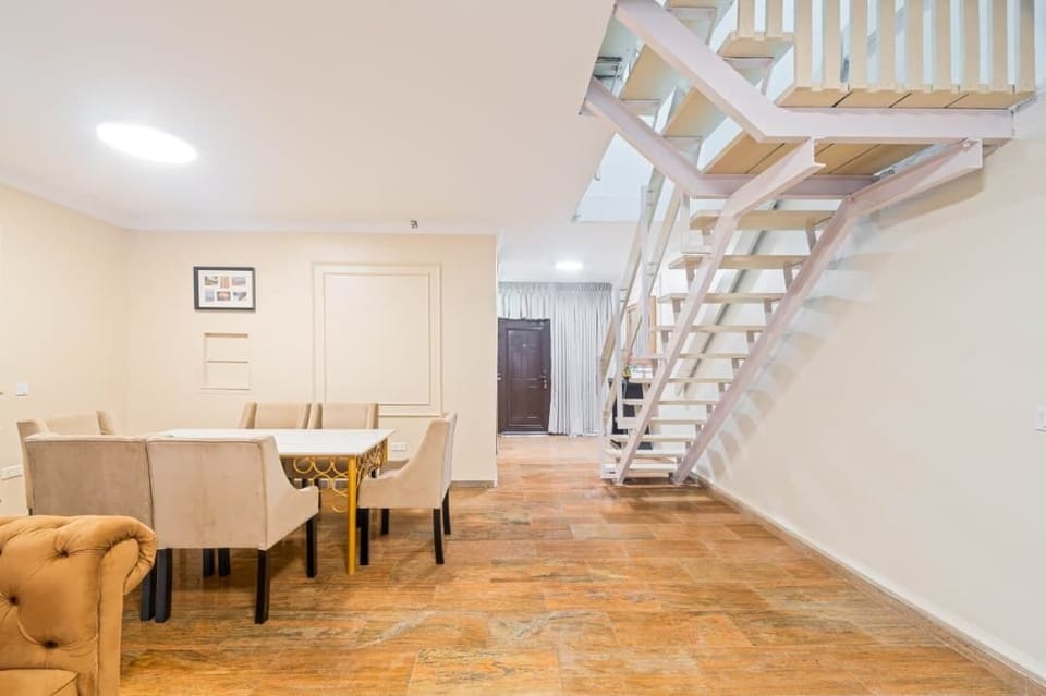 Deluxe Apartment, Balcony, City View | Dining