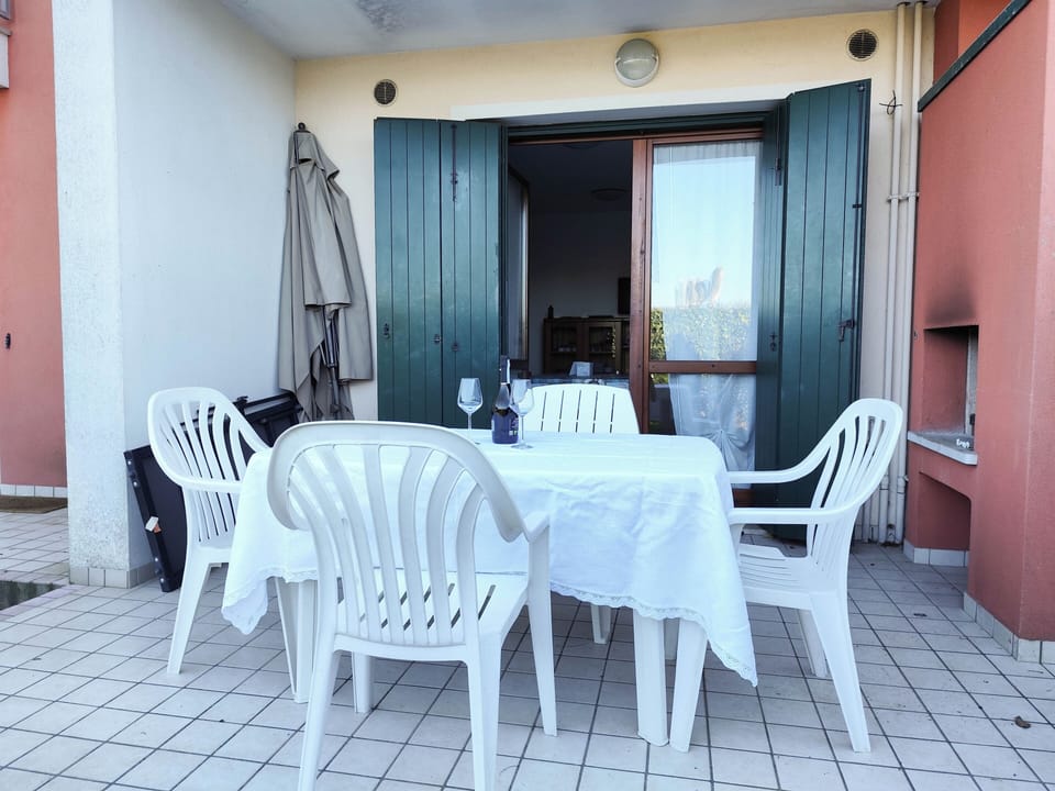 Apartment, 2 Bedrooms, Patio, Garden View | Dining