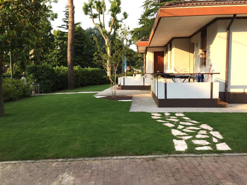 Bungalow, 2 Bedrooms, Balcony, Garden View | Property grounds