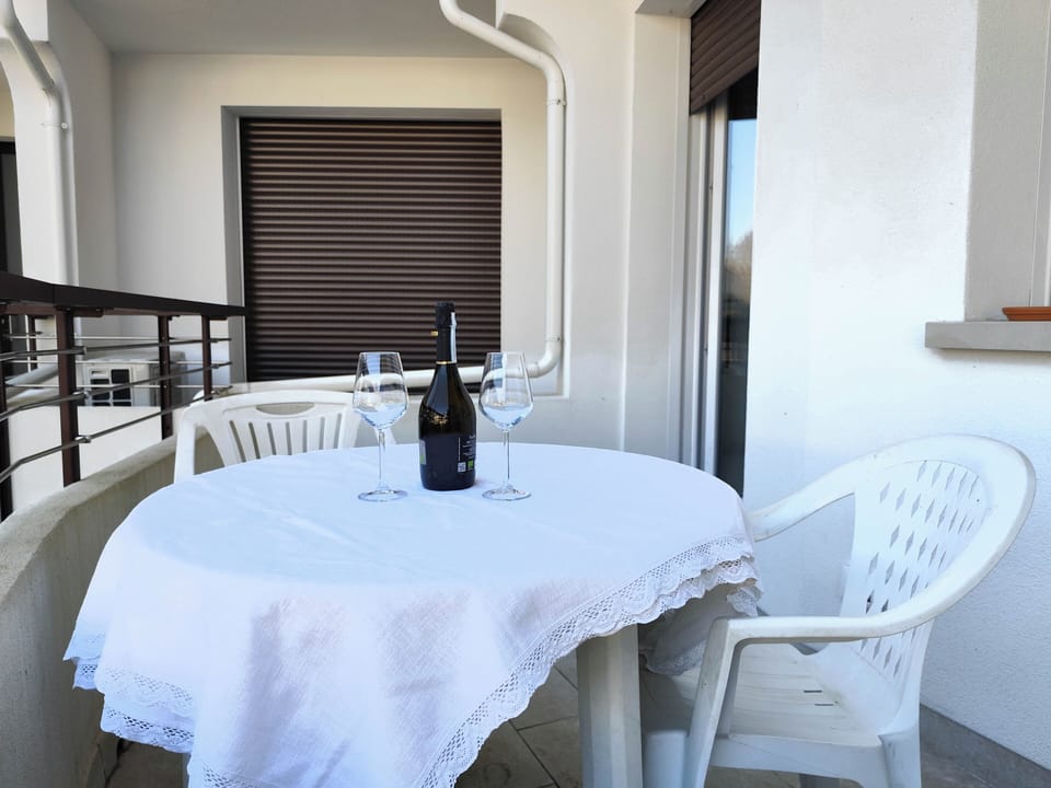 Apartment, 2 Bedrooms, Balcony, City View | Outdoor dining