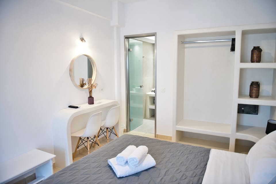 Deluxe Double Room | In-room safe, desk, free WiFi, bed sheets
