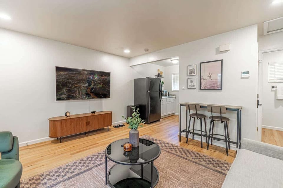 House, 1 Queen Bed with Sofa bed, Kitchen, Garden View (732 Vine) | Living area