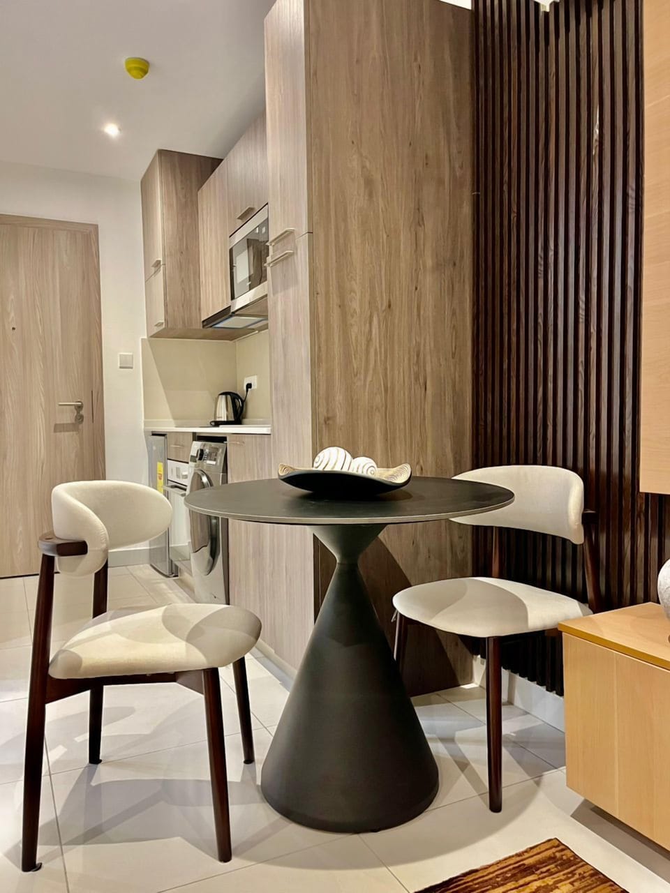 Comfort Studio, City View | In-room dining