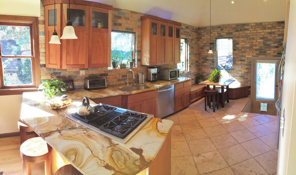 Luxury House, 6 Bedrooms, Mountain View | Private kitchen | Electric kettle, toaster