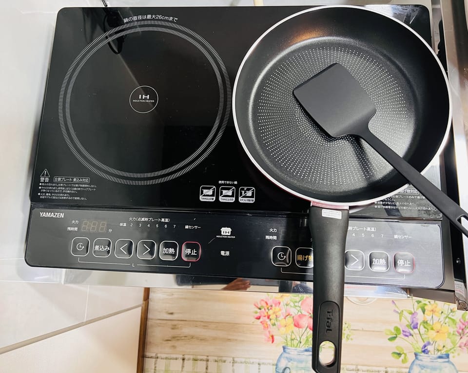 Full-size fridge, microwave, stovetop, cookware/dishes/utensils