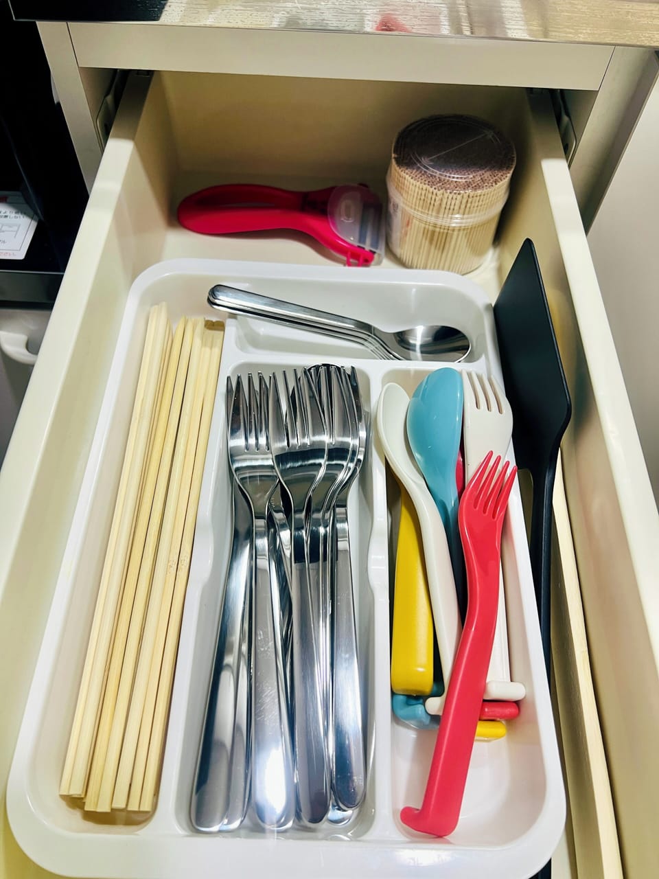 Full-size fridge, microwave, stovetop, cookware/dishes/utensils