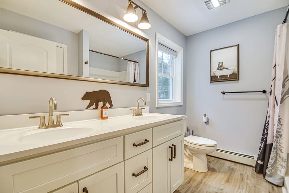 Ski, Swim, Kayak, Fish & Boat! Fam Bridgton Home Cottage in Bridgton