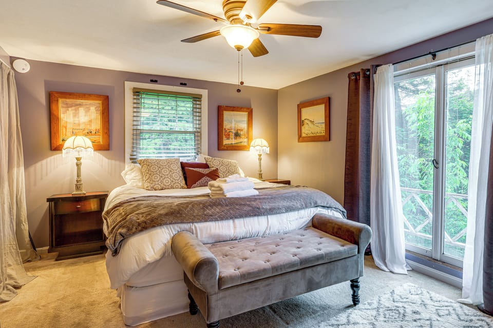 Spacious Vermont Farmhouse 3 Mi to Mount Snow Cottage in Dover