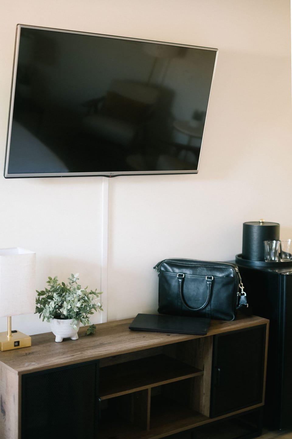 Laptop workspace, soundproofing, iron/ironing board, WiFi