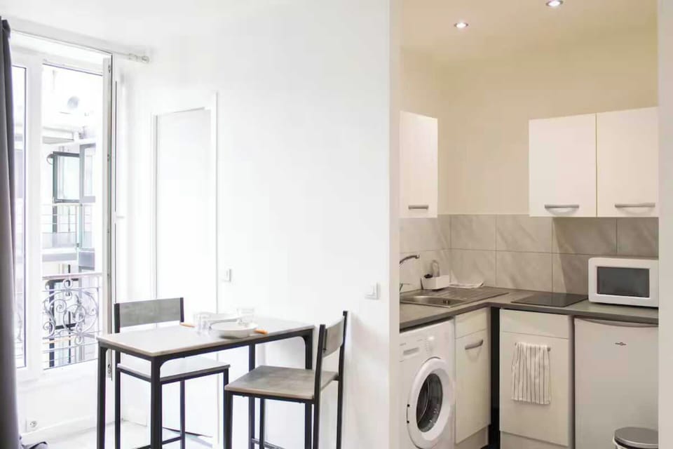 Apartment | Private kitchen | Coffee/tea maker, fridge, microwave, stovetop