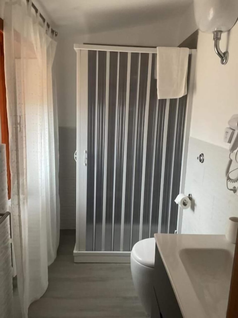 Bathroom | Hair dryer, towels, soap, shampoo