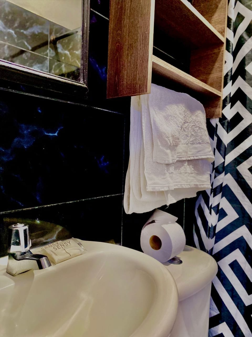 Standard Double Room | Bathroom | Shower, towels