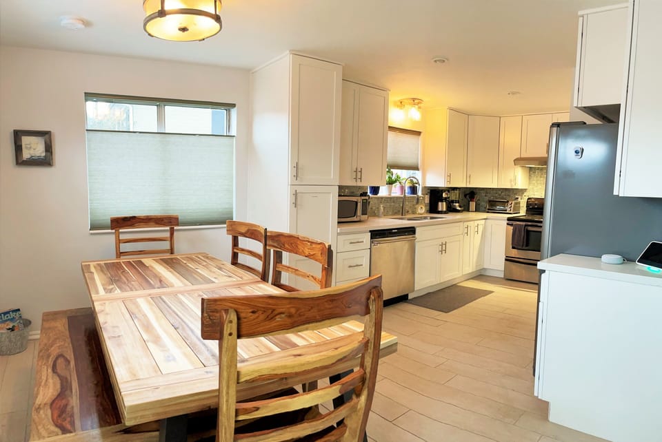 Electric kettle, toaster