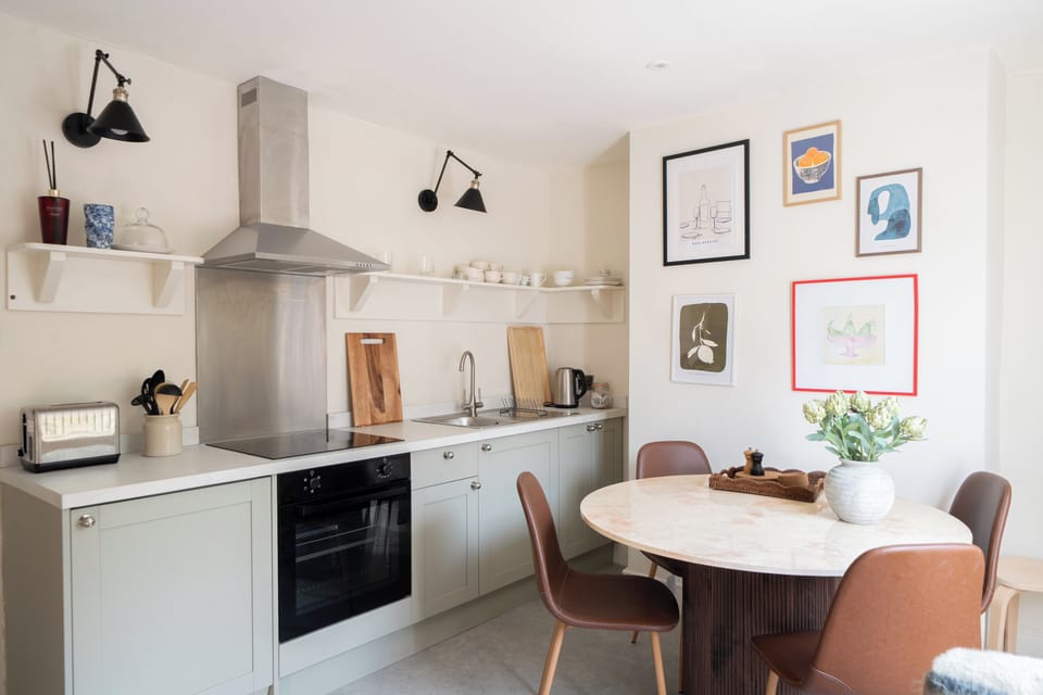 Deluxe Apartment, Balcony, City View | In-room dining