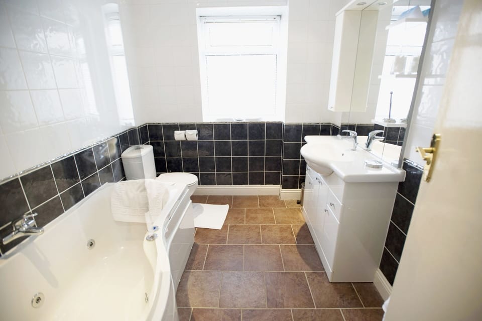 Standard Double Room | Bathroom