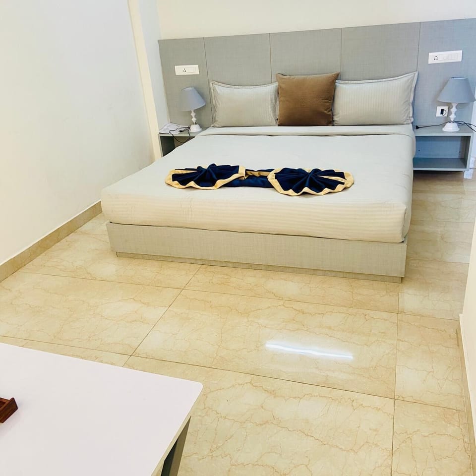 Family Room, City View | Desk, WiFi (free)