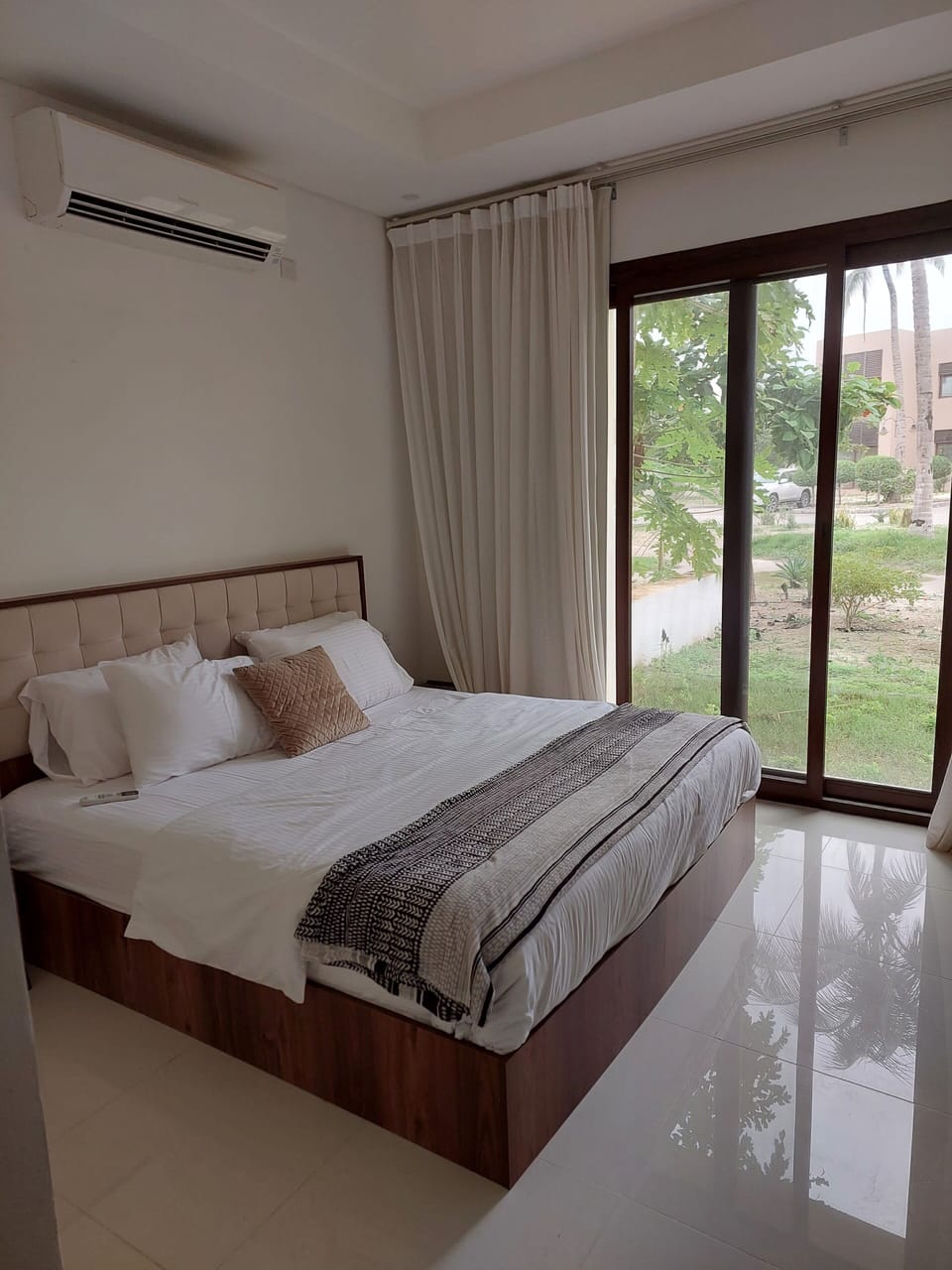 Deluxe Apartment, Balcony, Garden View | Iron/ironing board, WiFi (free)