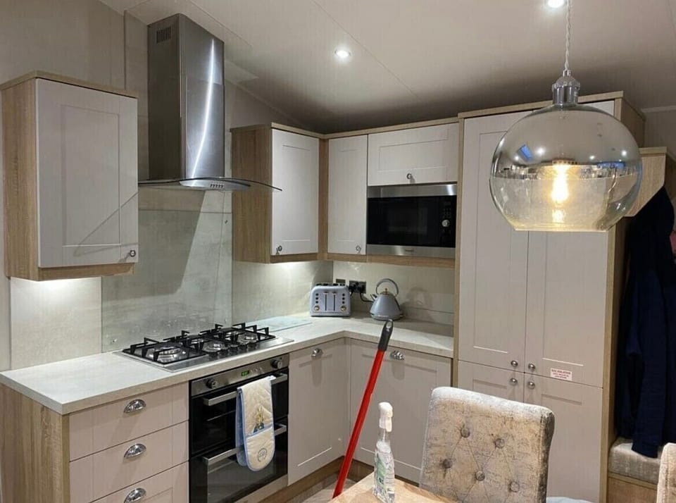 Dishwasher, cookware/dishes/utensils