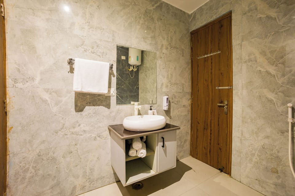 Alaya Stays Versace Farms |5 BHK Farm house Villa in Noida
