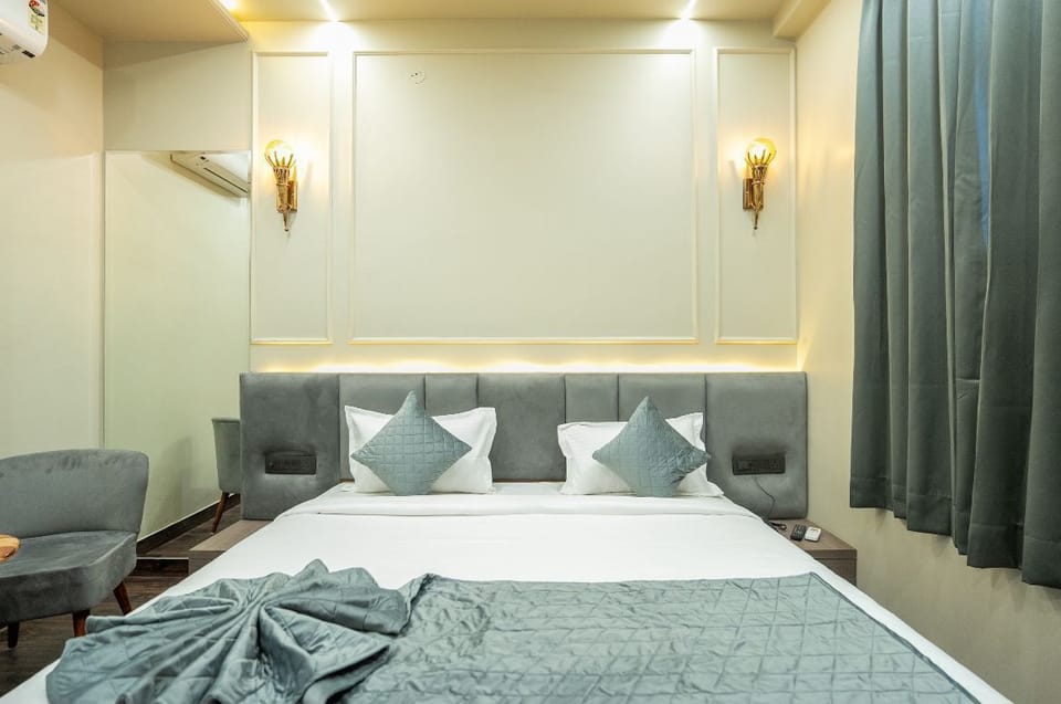 Executive Double Room, Balcony, City View | Blackout drapes, iron/ironing board, free WiFi