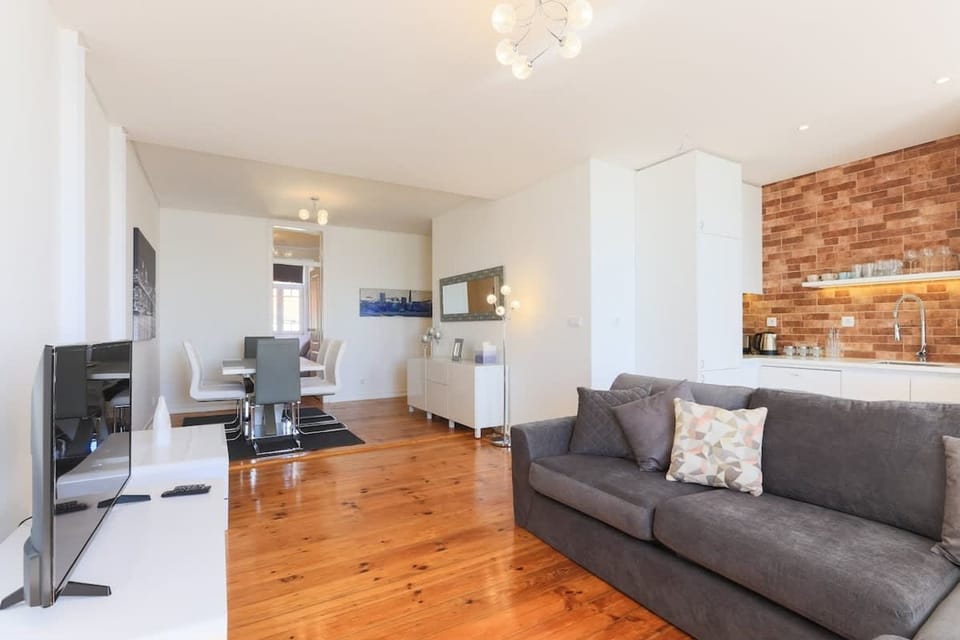 House | 2 bedrooms, desk, Internet