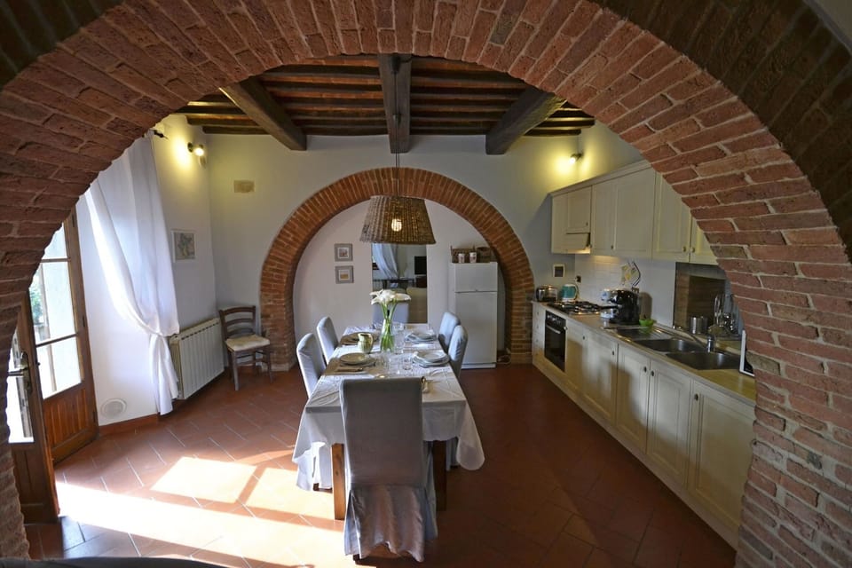 Villa (4 Bedrooms) | In-room dining
