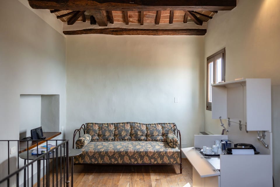 Apartment (2 Bedrooms) | 2 bedrooms, iron/ironing board, bed sheets
