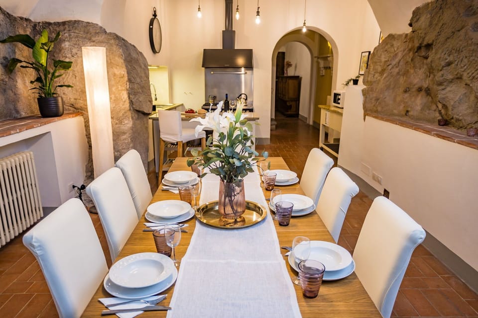 Apartment (4 Bedrooms) | In-room dining