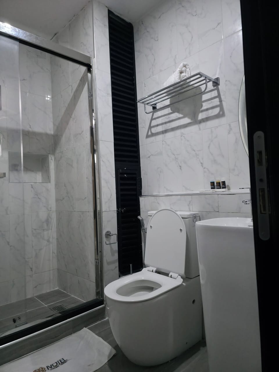 Standard Single Room, City View | Bathroom | Shower, free toiletries, hair dryer, towels