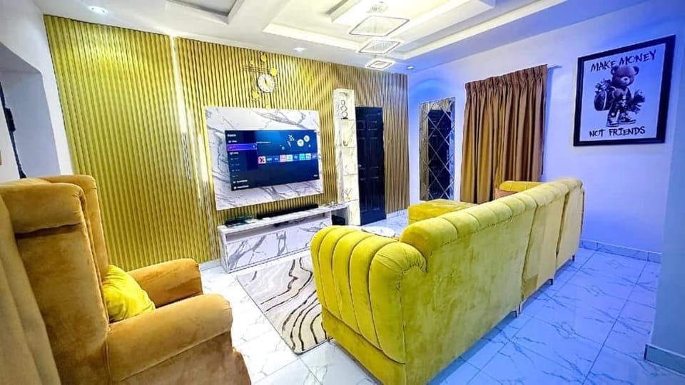 Apartment | Living area | Flat-screen TV