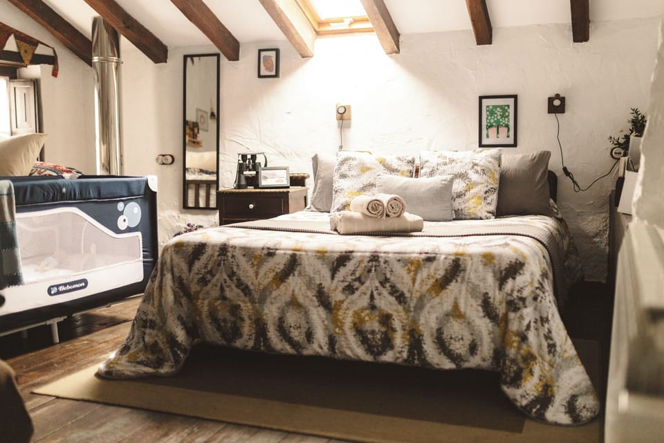 Traditional Cabin, 1 Bedroom | Down comforters, desk, laptop workspace, blackout drapes
