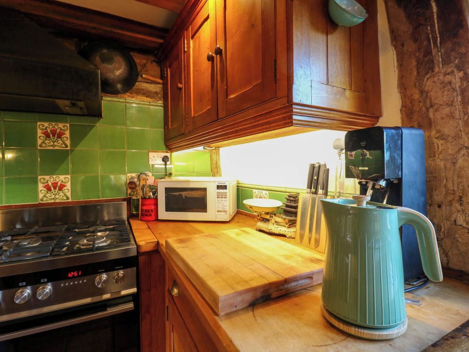 Dishwasher, cookware/dishes/utensils
