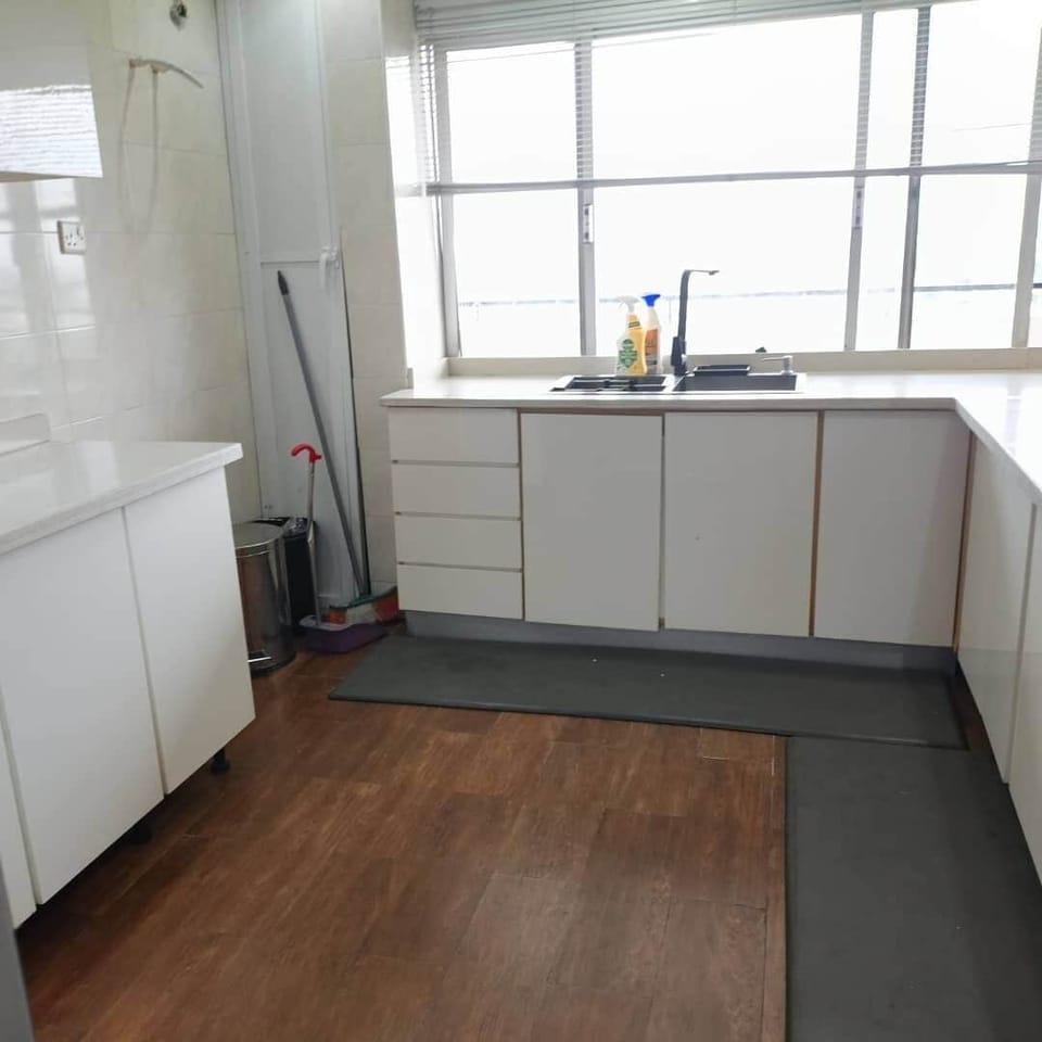 Deluxe Apartment, Sea View | Private kitchen | Microwave, oven, stovetop, electric kettle