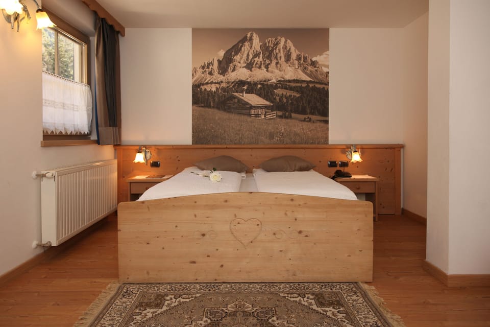 Standard Double Room, Balcony | In-room safe, individually decorated, individually furnished, desk