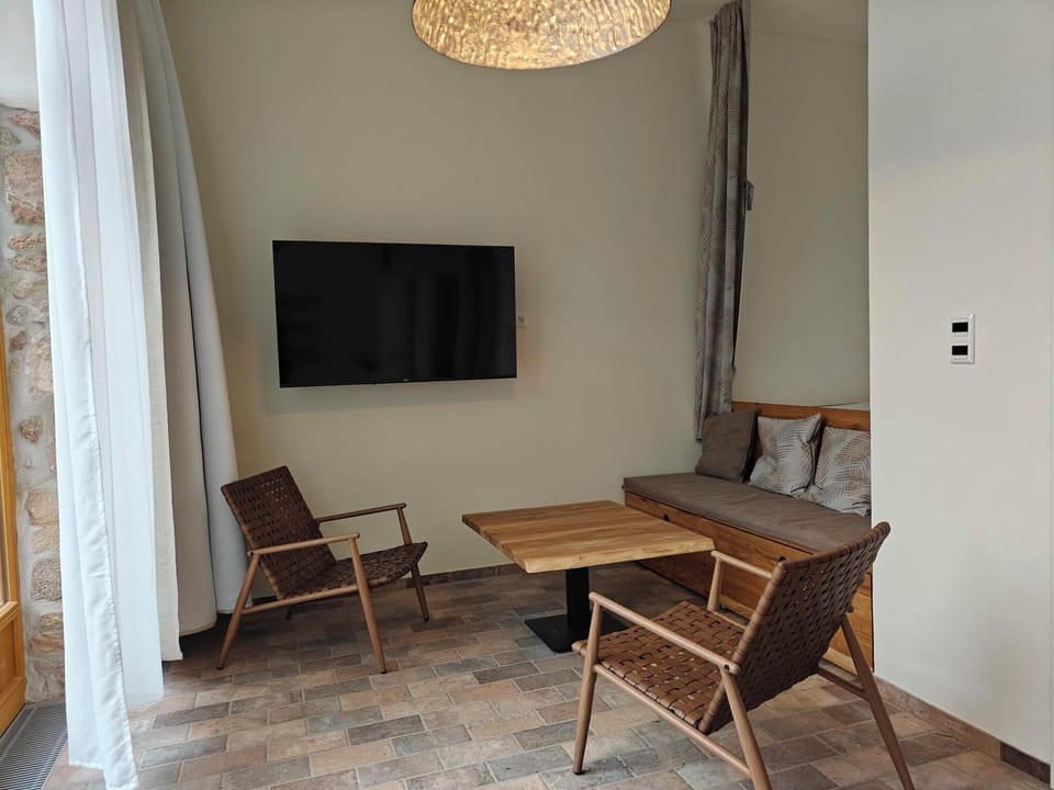 Luxury Studio Suite, Garden View | Living area | 55-inch flat-screen TV with digital channels, heated floors