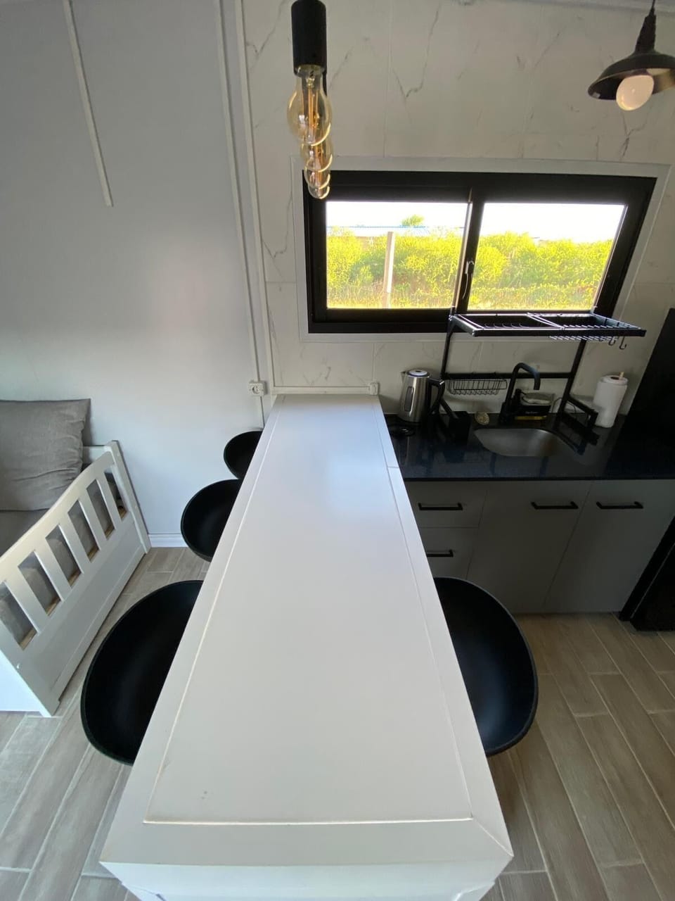 Classic Room | Private kitchen | Full-size fridge, oven, stovetop, cookware/dishes/utensils