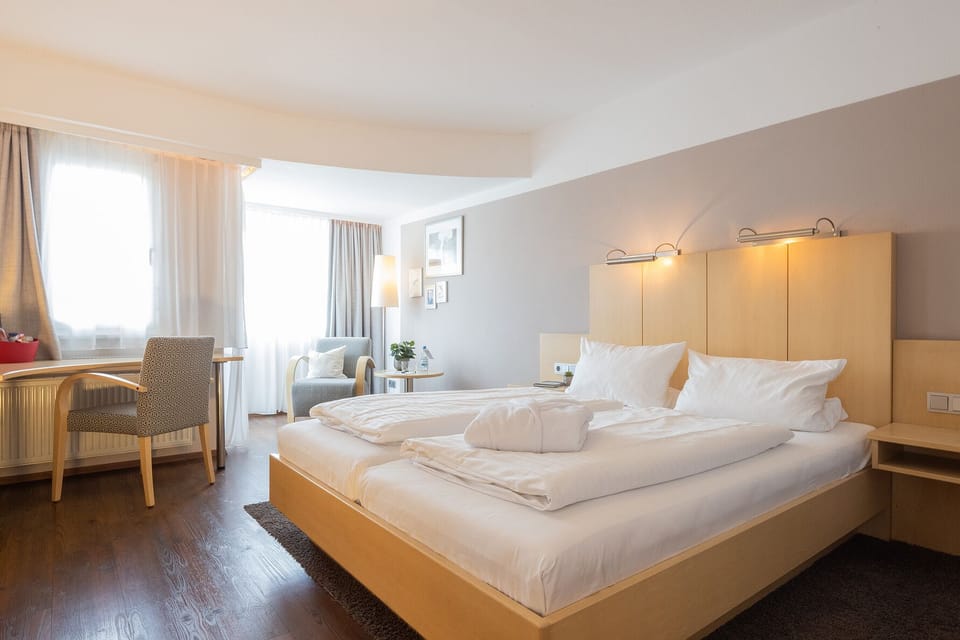 Classic Double Room, Balcony | In-room safe, desk, free WiFi, bed sheets