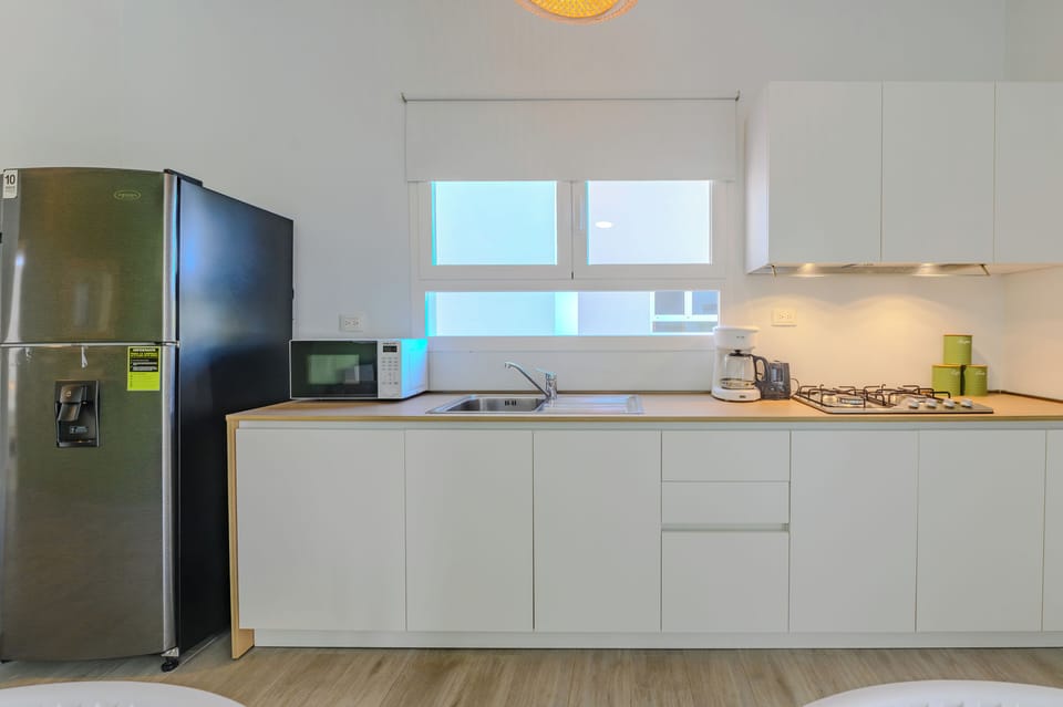 Comfort Apartment, 2 Bedrooms, Pool View | Private kitchen