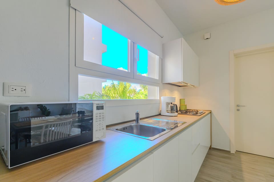 Comfort Apartment, 2 Bedrooms, Pool View | Private kitchen