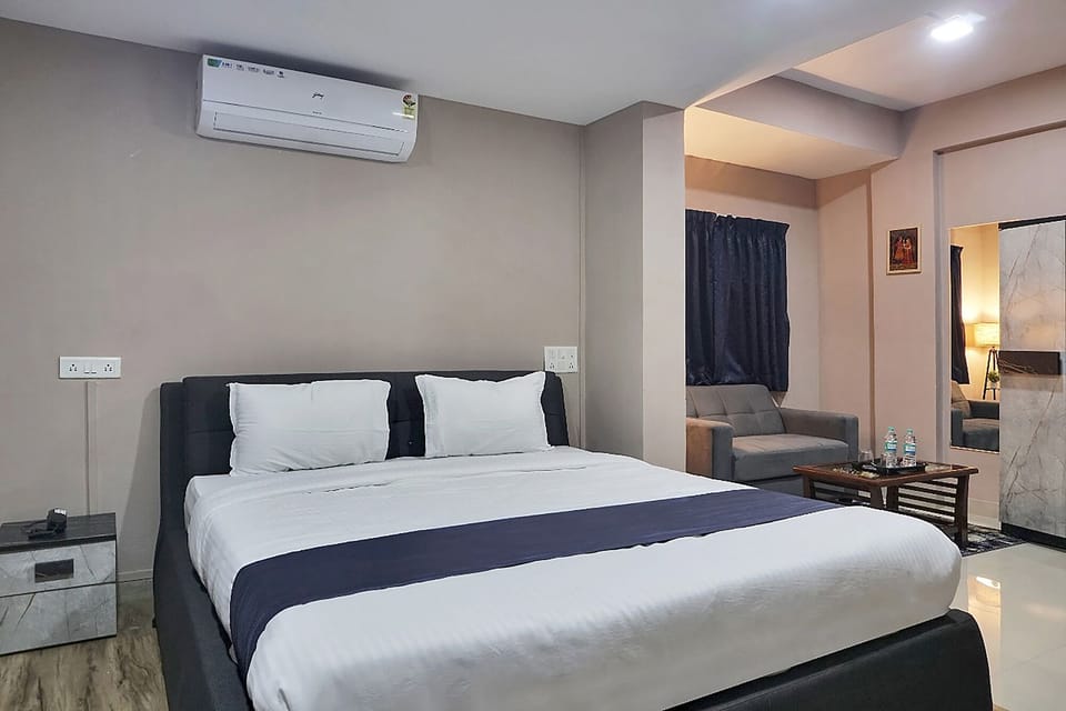 Egyptian cotton sheets, premium bedding, in-room safe, free WiFi