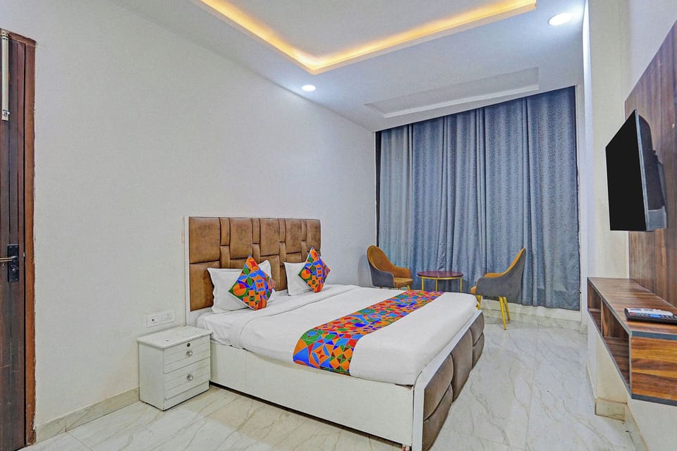 Egyptian cotton sheets, premium bedding, free WiFi, bed sheets
