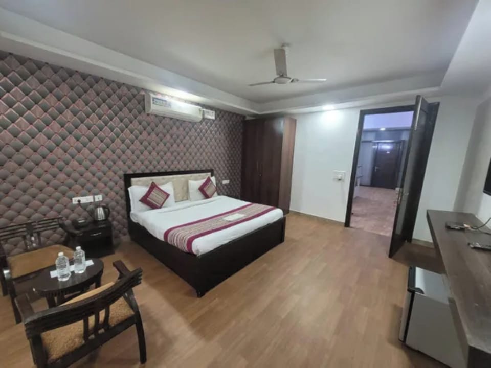 Premium Room | Egyptian cotton sheets, premium bedding, in-room safe, free WiFi