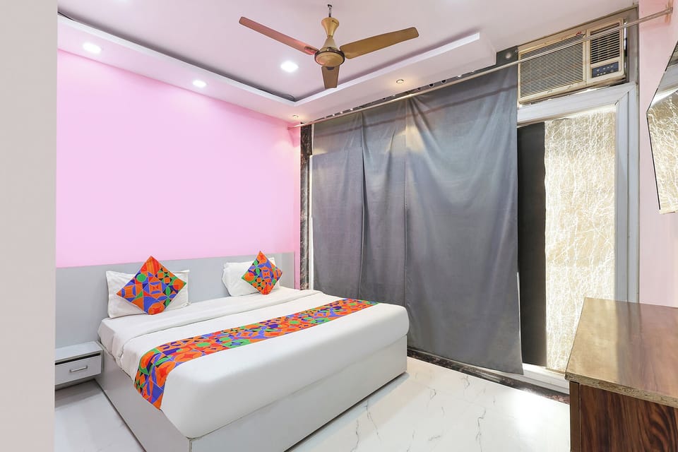 Deluxe Room | Egyptian cotton sheets, premium bedding, in-room safe, WiFi (free)