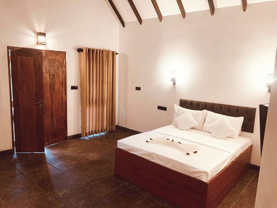 Comfort Double Room, Mountain View | Pillowtop beds, in-room safe, desk, laptop workspace