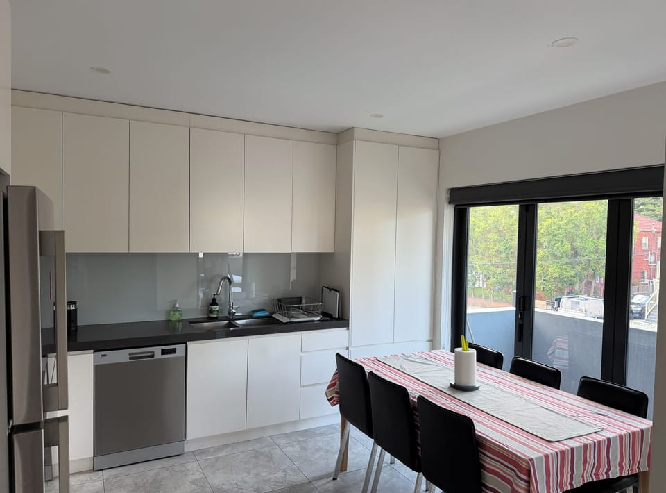 Deluxe Duplex, 3 Bedrooms | Private kitchen | Fridge, microwave, oven, stovetop