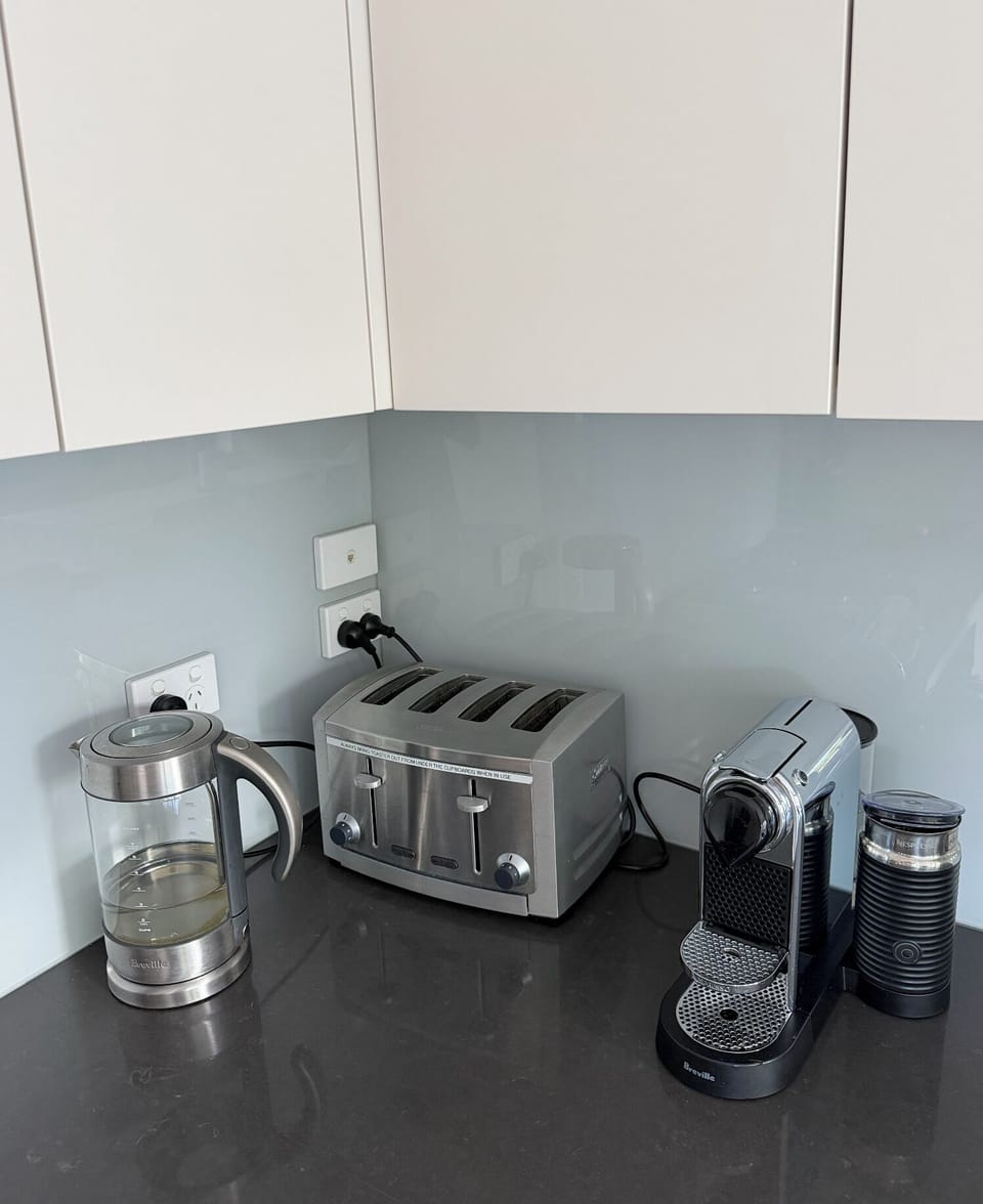 Deluxe Duplex, 3 Bedrooms | Private kitchen | Fridge, microwave, oven, stovetop
