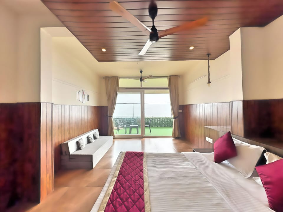 Ground Floor - Sea View Super Deluxe Room | Desk, laptop workspace, blackout drapes, soundproofing